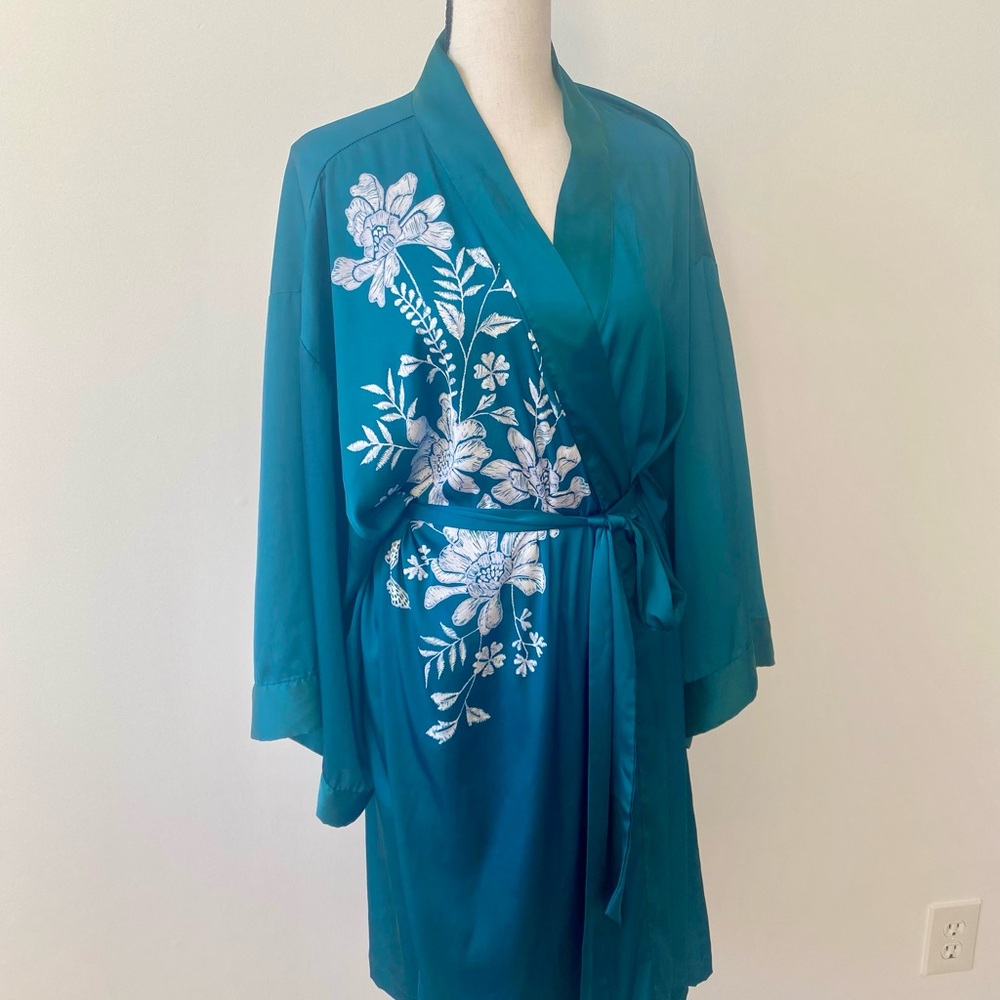 SOMA Robe L/XlSilk-Feel Teal Floral Embroidered Wrap Robe